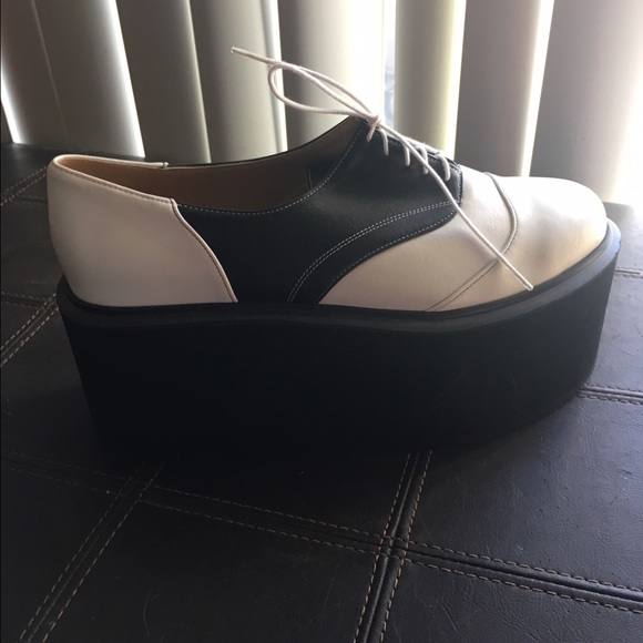 Deandri saddle shoes, brand new