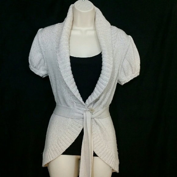 BCBGMaxAzria Sweaters - 💥BCBG MAXAZRIA Sweater Short Sleeve Wrap Cardigan