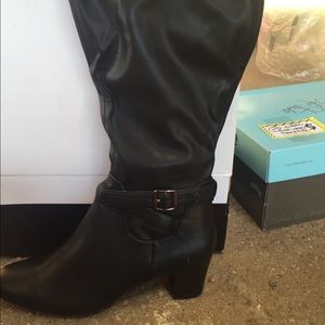 Brand new black boots!