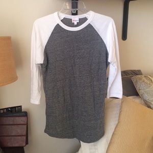 NWOT Lularoe Randy tee S