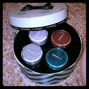 MAC guilty passions metallic pigments