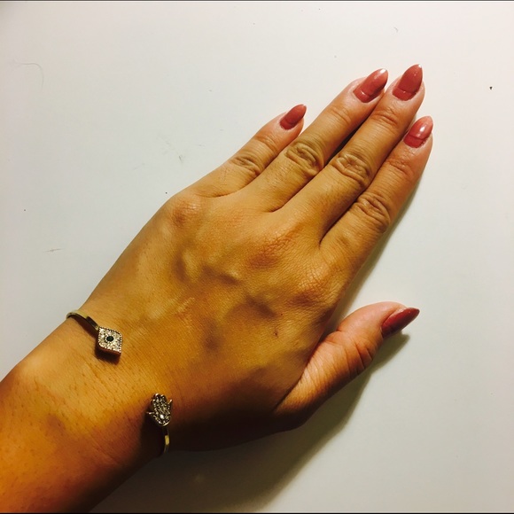 BCBGMAXAZRIA Basic Eye and Hand Bracelet - Picture 2 of 2