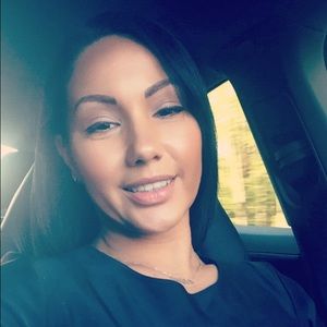 Meet your Posher, Jasmine