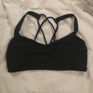 Lululemon bra w/ criss crossed straps