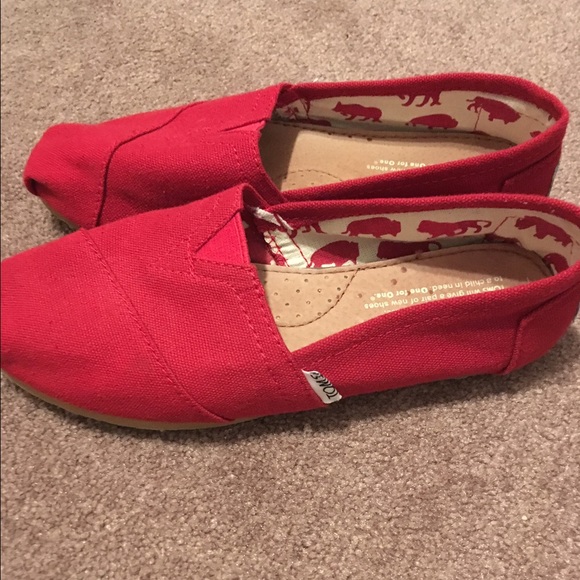Red toms size 6