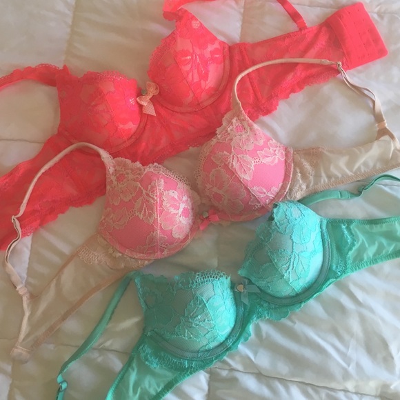 VS Body By Victoria Bra Bundle