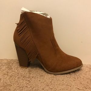 Brand new suede chink colored booties!