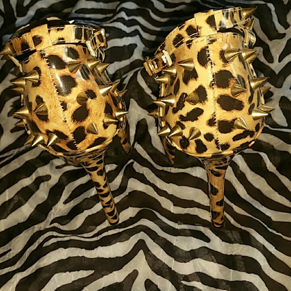 Shoes - Picture 3 of 3