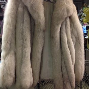 Saga Fox Fur Excellent condition size medium