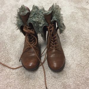 Fuzzy cute boots