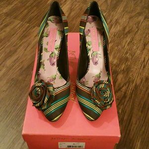 Betsey Johnson Jeannie Pump Size 6
