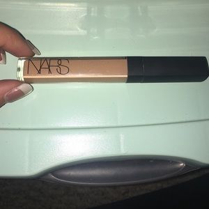 Nars creamy concealer in biscuit