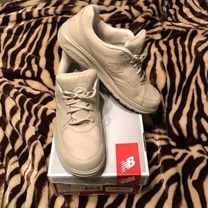 New Balance Men's Leather Tennis Shoes Size 10.5