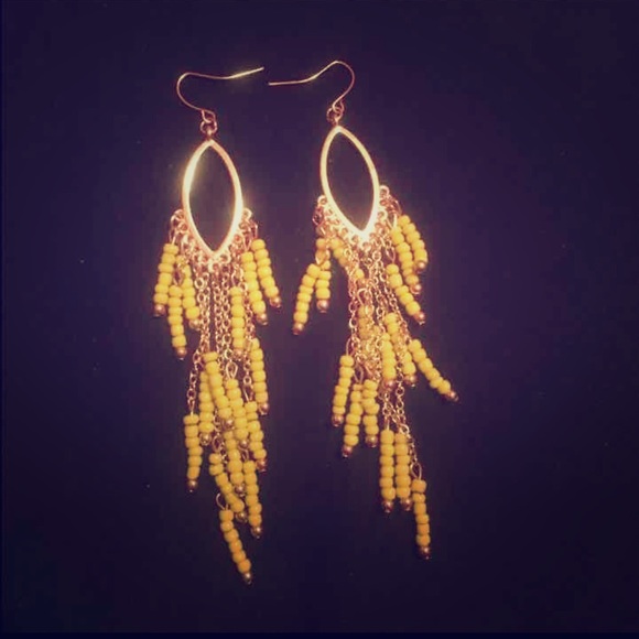 ⭐️OPEN TO OFFERS⭐️Yellow beaded earrings