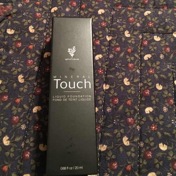 Younique Mineral Touch Liquid Foundation