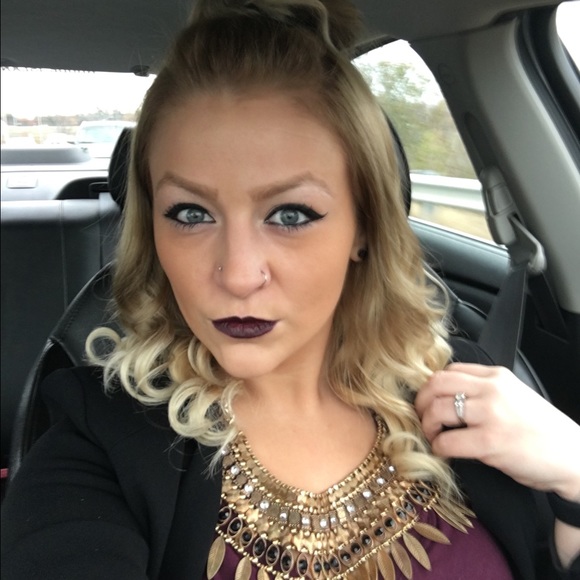 Meet your Posher, Deanna - Picture 1 of 1