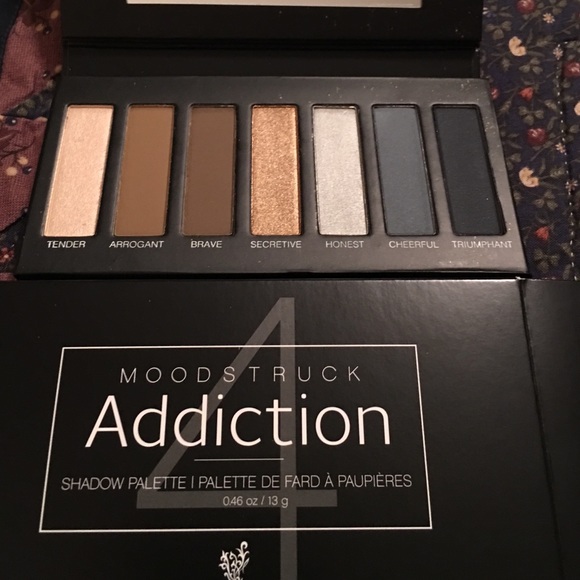 Younique Moodstruck Addiction Shadow Palette #4