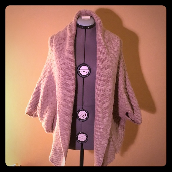 Jennifer Lopez sweater Shaw