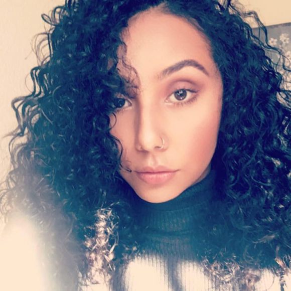 Meet your Posher, Anahi