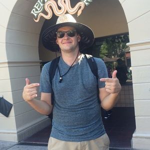 Meet your Posher, Zachary