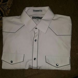 Fitted Med shirt