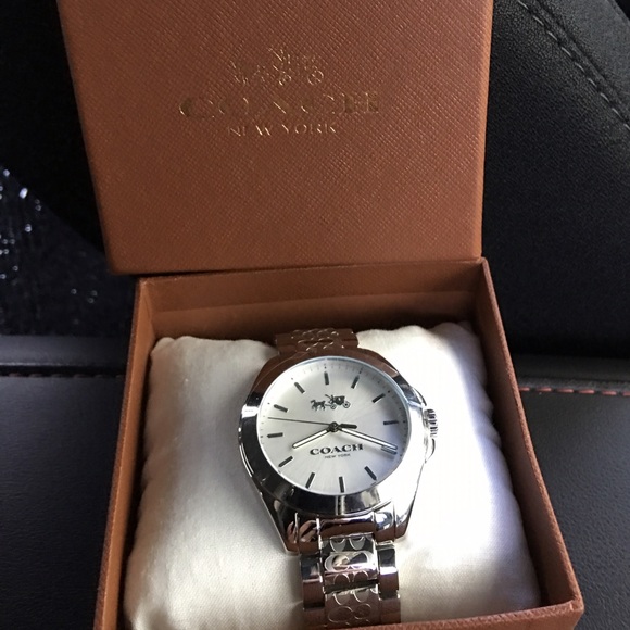 🌺RARE🌺 Beautiful Coach Tristen Watch. - Picture 2 of 3