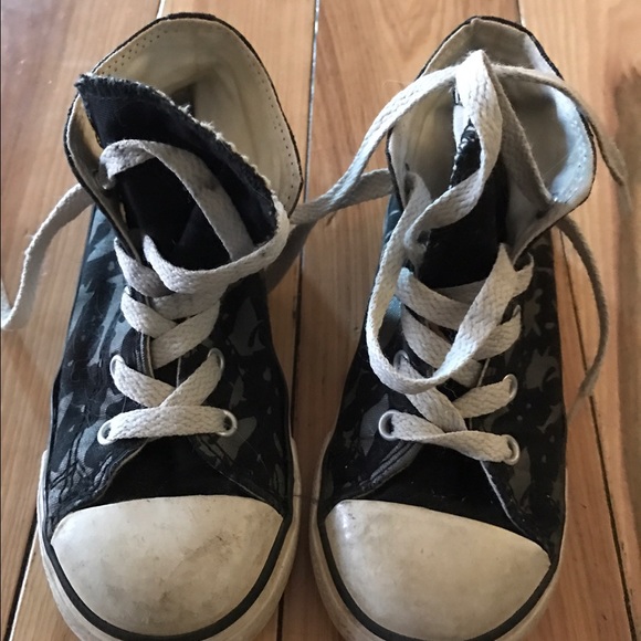 Converse gently used shark shoes size 10