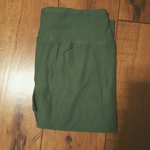 OS Lularoe leggings.