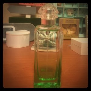 UN JARDIN SUR LE TOIT Perfume