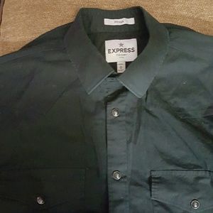 Express med black shirt