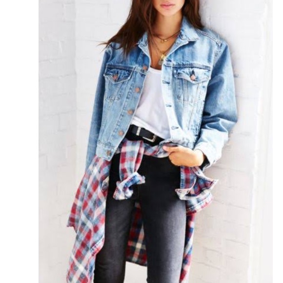 Vintage light washed Levi denim jacket.