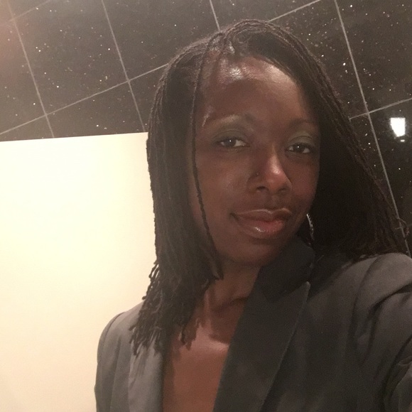 Meet your Posher, Rae - Picture 2 of 2