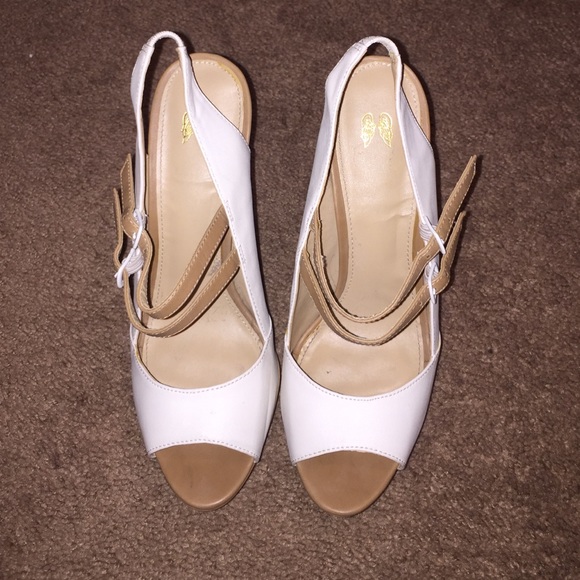 White and tan heels - Picture 3 of 4