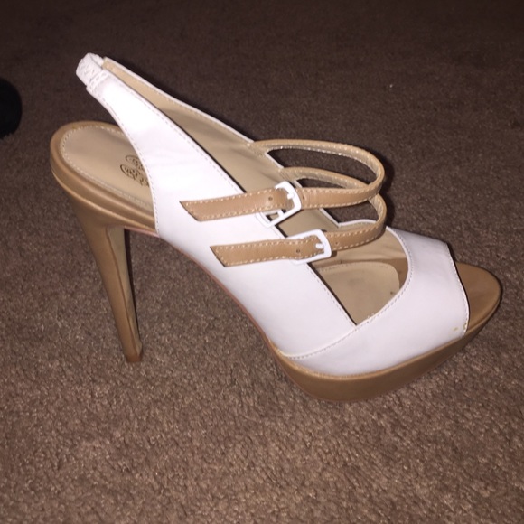 White and tan heels - Picture 4 of 4