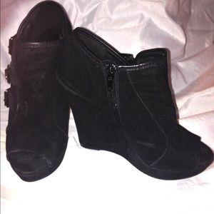 *SALE* Black suede wedge booties