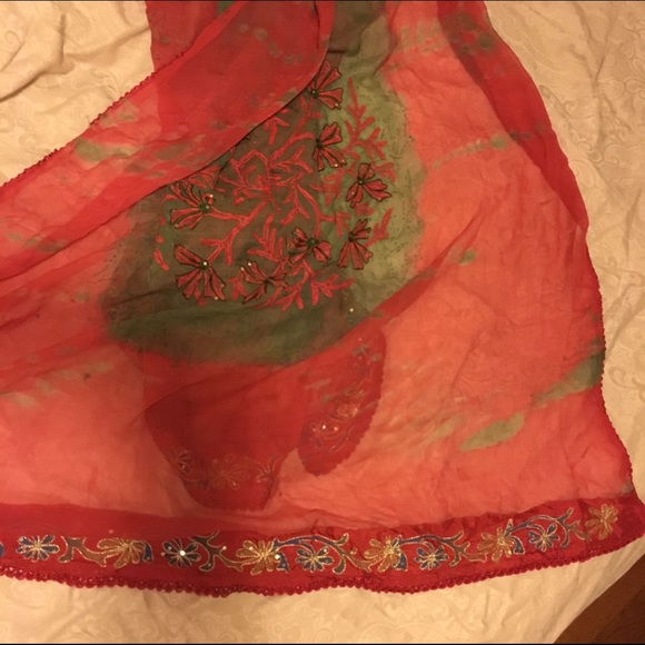 Red and green salwaar kameez - Picture 3 of 4