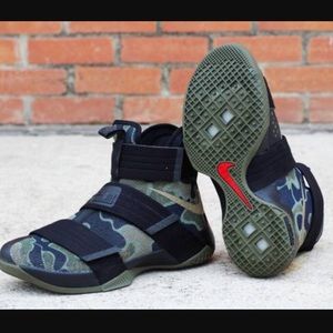 Price ⬇️Nike Lebron Soldier Camo • SZ 12