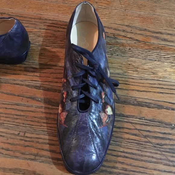 Shoes - Picture 2 of 5