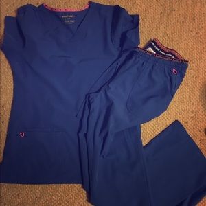 Size small top and bottom. HeartSoul scrubs.