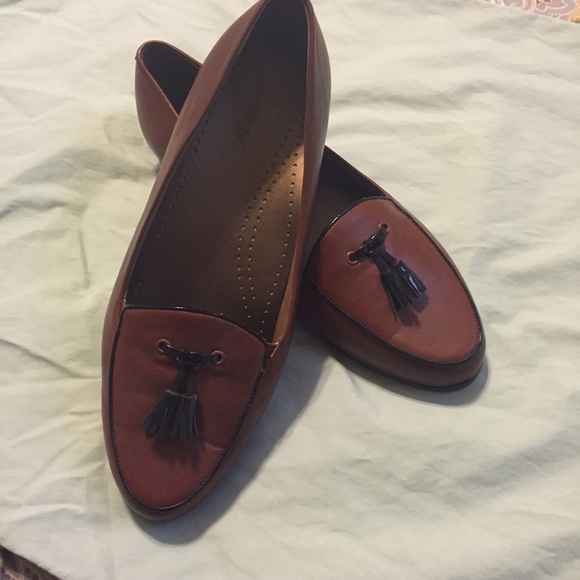 Reduced!!!Trotters Cognac loafers 10WW never worn