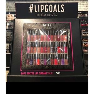 Meet your Posher, Claudia