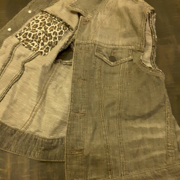Edgy distressed "denim" vest - Picture 4 of 4
