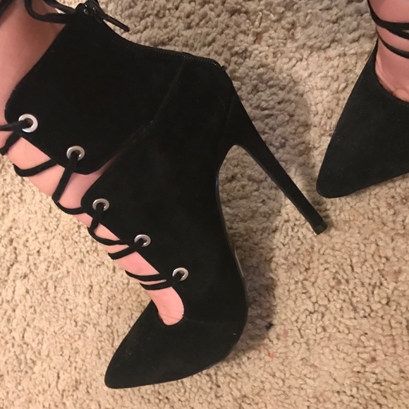 Shoes - Black suede pointed toe pumps!
