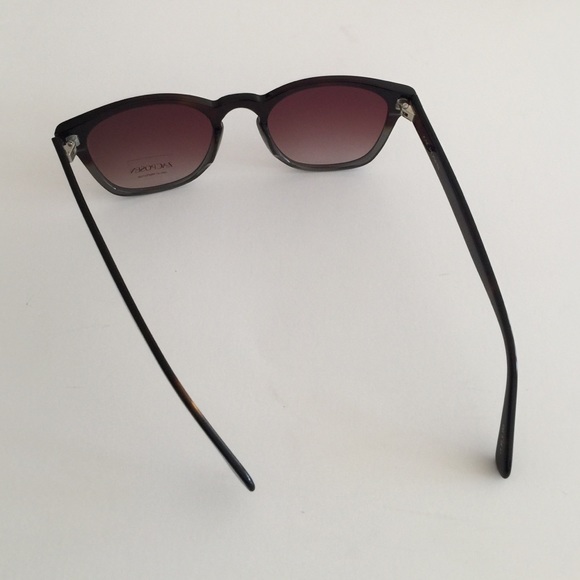 New Zac Posen Sunglasses - Picture 3 of 4