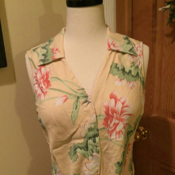 Super cute Tommy Bahama crop top