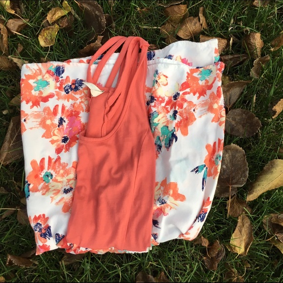 ᗰ υ ∂ ∂ • Floral Maxi Dress - Picture 4 of 4