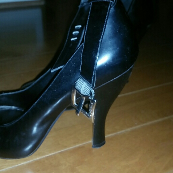 Shoes - Picture 2 of 4