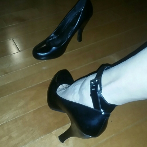 Shoes - Picture 3 of 4