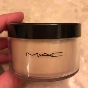 Pro Mac studio finish face powder