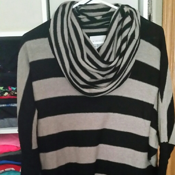 Cowl neck tunic sweater size small